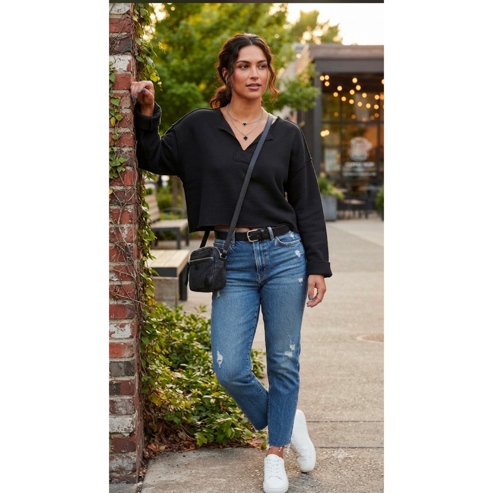 Urban Outfitters Black Thermal Knit Notched V-Neck Cropped Pullover Top LG